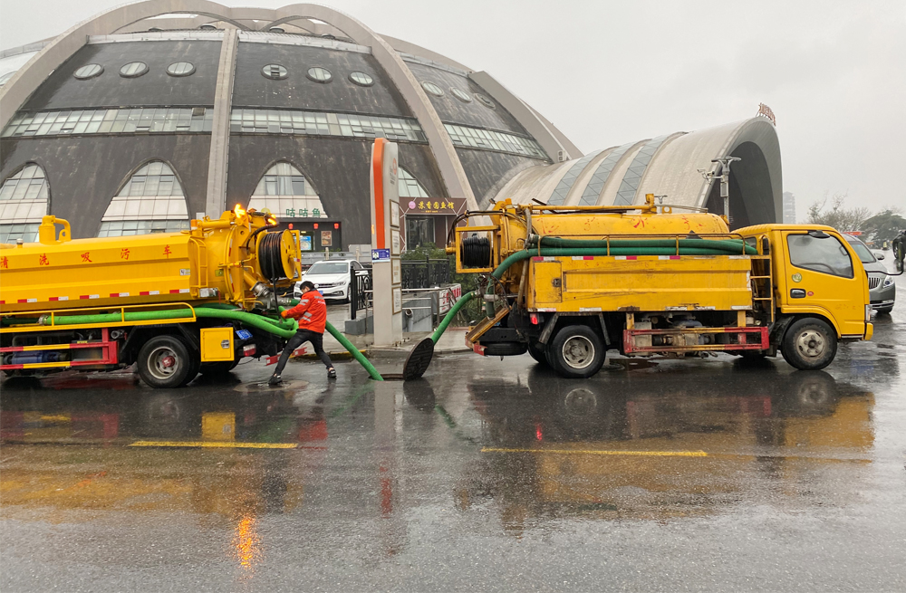 上首村商场管道清淤