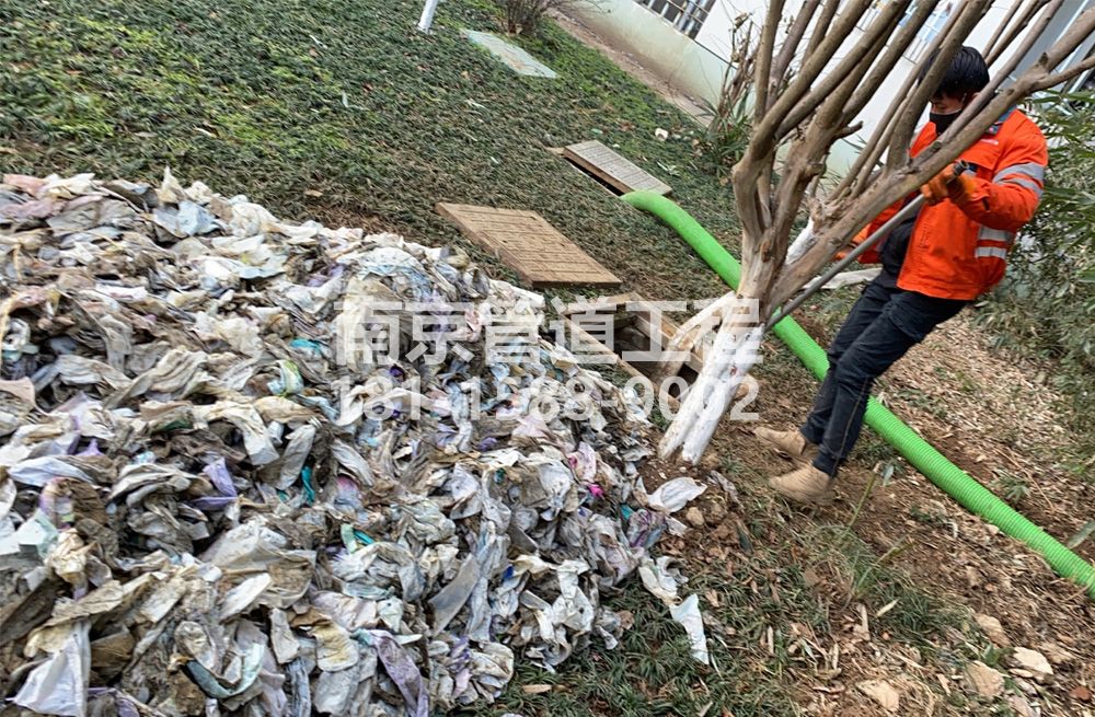 315上首村化粪池垃圾清理