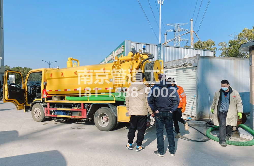 311上首村粮油市场化粪池清理