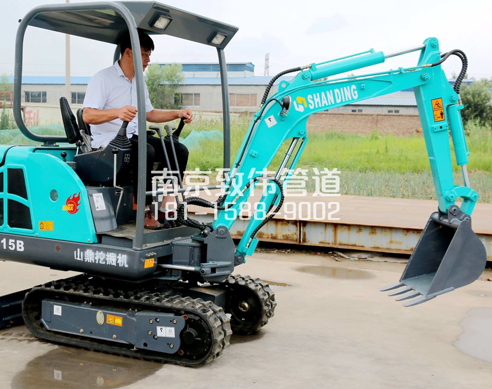 上首村小型挖机