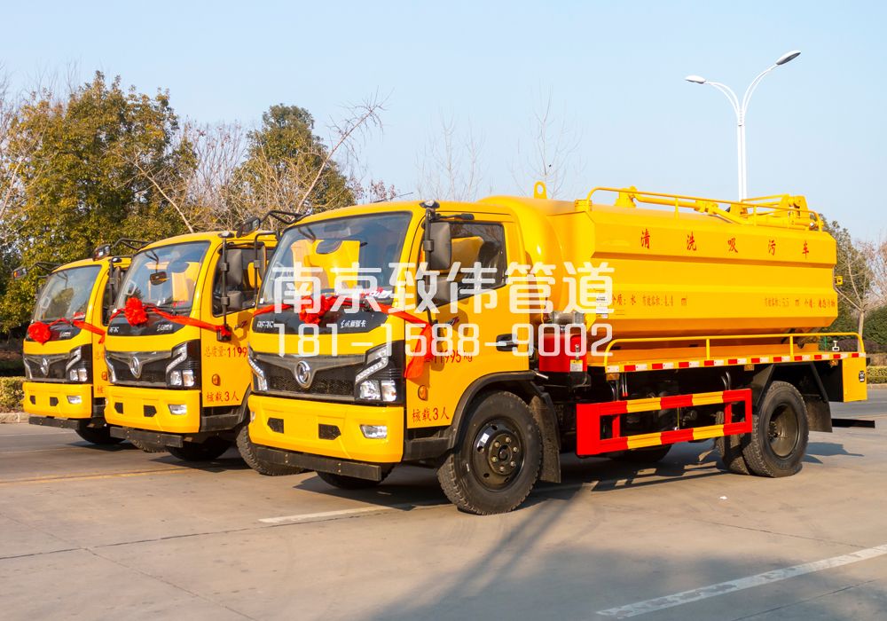 上首村多利卡吸污车